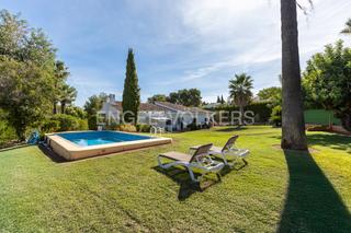 Casale in Picassent. Descubre la exclusividad de vivir en una maravillosa villa en ta