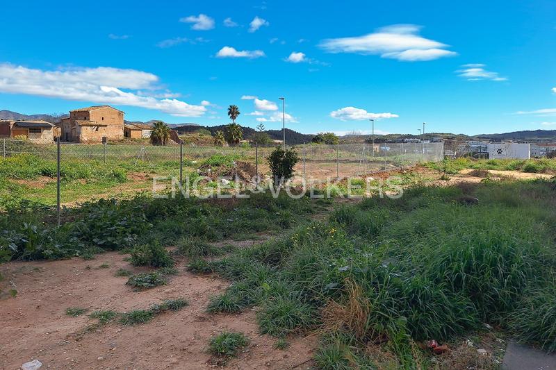 Foto e496e401-31a6-4c6f-87b8-6b8856009753. Terreno residencial solar esquinero en Segorbe