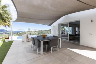 Casa a Orba. Moderna villa de lujo con vistas al mar