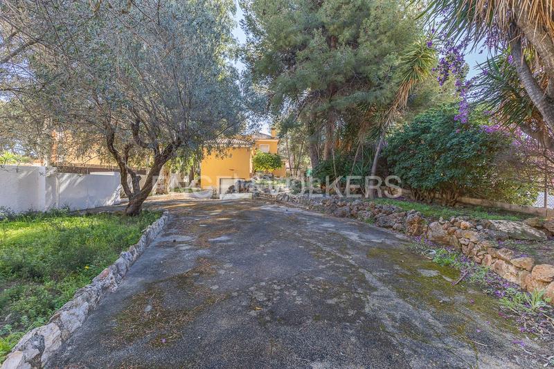 Foto 520cb471-8c73-4bcb-8834-41a83d4cf67a. Casa  encantadora en las rotas cerca de la playa en Dénia