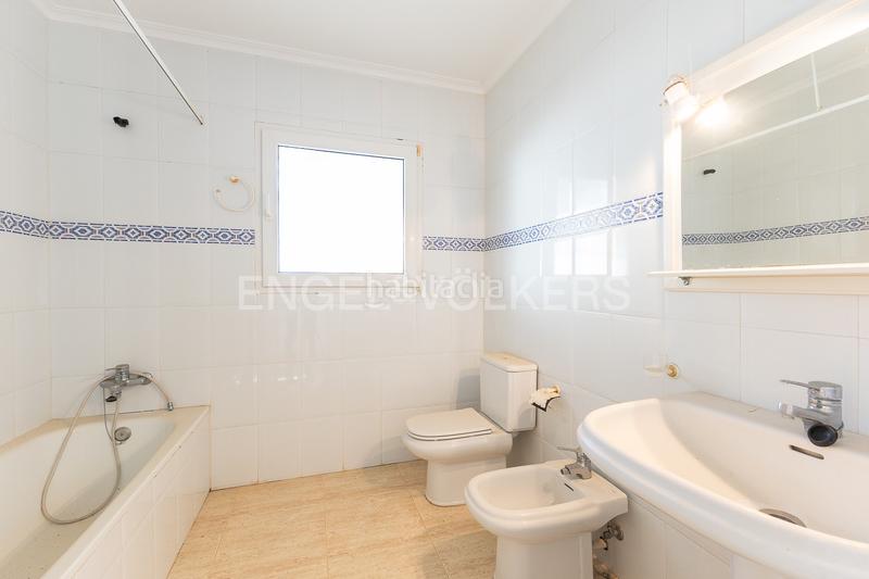Foto 7f4c3c28-c576-4dbe-8e87-95ba23e0234b. Casa  encantadora en las rotas cerca de la playa en Dénia