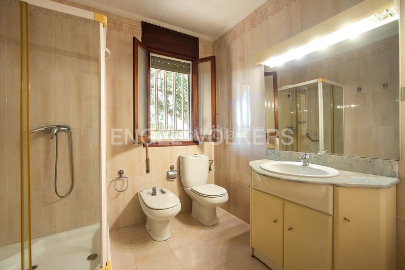 Foto 6d1ec0f9-df23-4003-a3b6-ad5acd9f7945. House with heating parking pool in Madrigal Villarreal / Vila - real