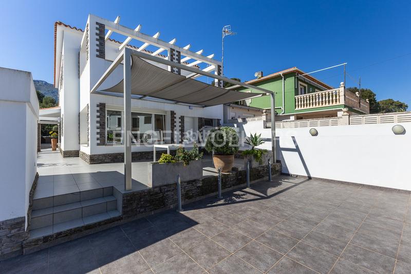 Foto 84d9cae6-6757-4763-bcd4-cbbc1cfe9a73. Casa  en las rotas totalmente renovada cerca de la playa en Dénia