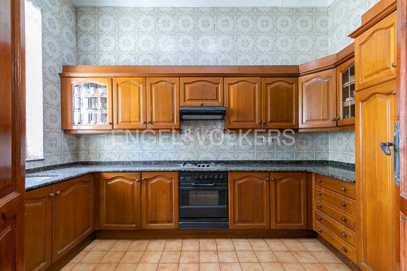 Foto 2249b525-1dad-460a-a6b5-7ce292cec5e3. Apartamento propiedad de arquitectura modernista en estado excelente con gran potencial de espacios y múltiples estancias en Valencia