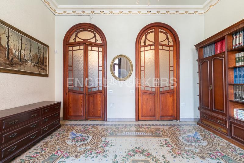 Foto 4889ffde-8a42-41a3-aa3f-868bce25ac5f. Apartamento propiedad de arquitectura modernista en estado excelente con gran potencial de espacios y múltiples estancias en Valencia