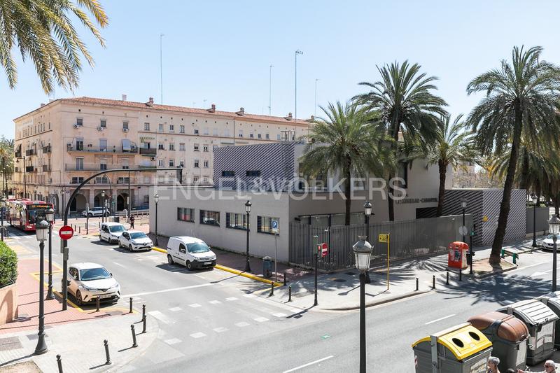 Foto 66444184-1af6-4d61-947d-940472a28c0b. Apartamento propiedad de arquitectura modernista en estado excelente con gran potencial de espacios y múltiples estancias en Valencia