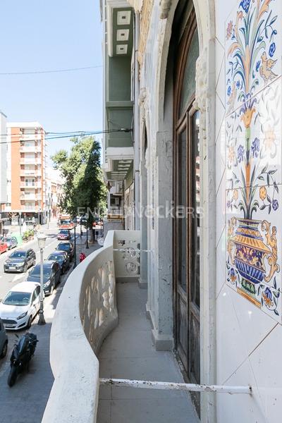 Foto f983f75e-b161-4125-be80-9a0bacb2ad5c. Apartamento propiedad de arquitectura modernista en estado excelente con gran potencial de espacios y múltiples estancias en Valencia