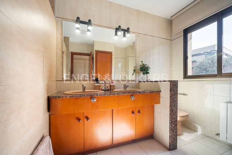 Foto 129a4d27-68cf-42a2-b716-b2160441a7aa. Casa amb calefacció aparcament piscina a Ensanche - Río Jucar Castellón de la Plana