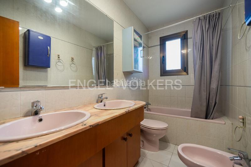 Foto ec2bbadb-0dd7-4204-94d0-bf556f8a58ef. Casa amb calefacció aparcament piscina a Ensanche - Río Jucar Castellón de la Plana
