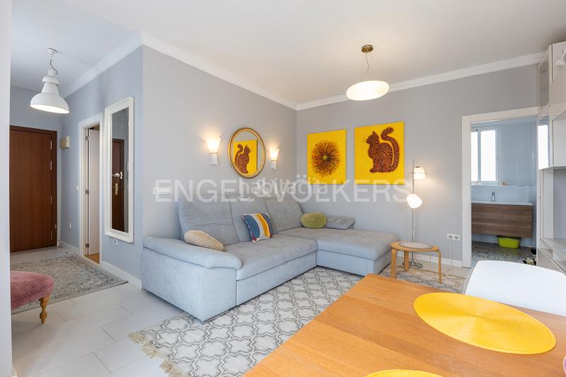 Foto f108ec75-ebd7-4cac-8c5c-86a3f5a15d84. Alquiler ático luminoso ático con terraza para corta estancia en Valencia