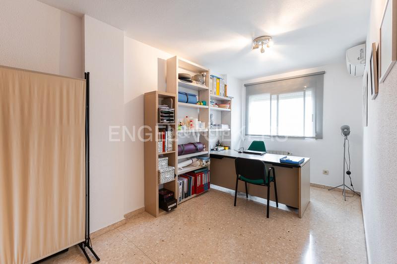 Foto 08ffb9b2-e919-4d91-9da6-32be538e266a. Ático  dúplex con gran terraza en penyaroja en Valencia