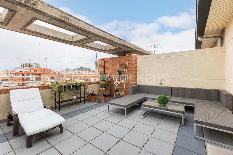 Foto 12f5ddee-42c7-4f98-8063-8be9248e9b74. Ático  dúplex con gran terraza en penyaroja en Valencia