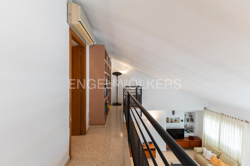 Foto 16f97785-9610-4206-bfa2-5d2578d35019. Ático  dúplex con gran terraza en penyaroja en Valencia