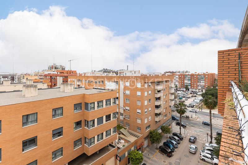 Foto 1bd48692-7448-44a8-bcab-c816c12ea5b8. Ático  dúplex con gran terraza en penyaroja en Valencia