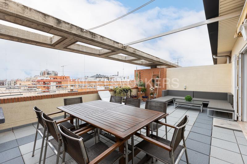 Foto 4dbfc2cb-b62c-42c8-aad0-460567ab6620. Ático  dúplex con gran terraza en penyaroja en Valencia