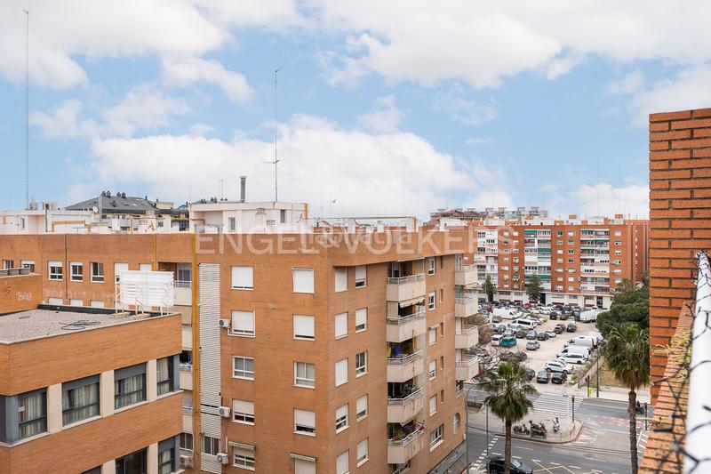 Foto 5d59324b-a856-40df-a100-8526bef9c122. Ático  dúplex con gran terraza en penyaroja en Valencia