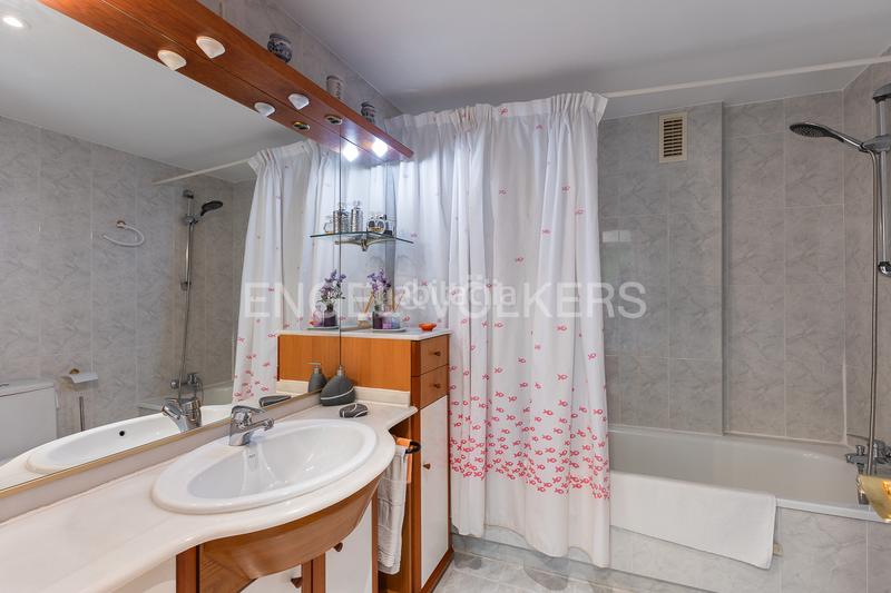 Foto 7345a4e0-a666-4851-b744-92d46a355dba. Ático  dúplex con gran terraza en penyaroja en Valencia