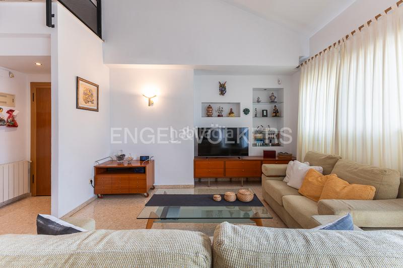 Foto 886b22fe-b040-4546-b315-3d2741c9404e. Ático  dúplex con gran terraza en penyaroja en Valencia