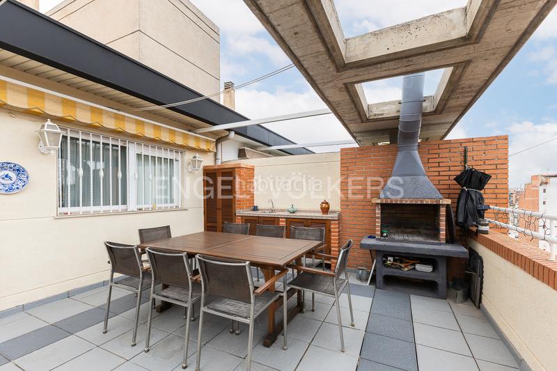 Foto 8fa279fc-e175-462d-9225-77b161a01cd3. Ático  dúplex con gran terraza en penyaroja en Valencia