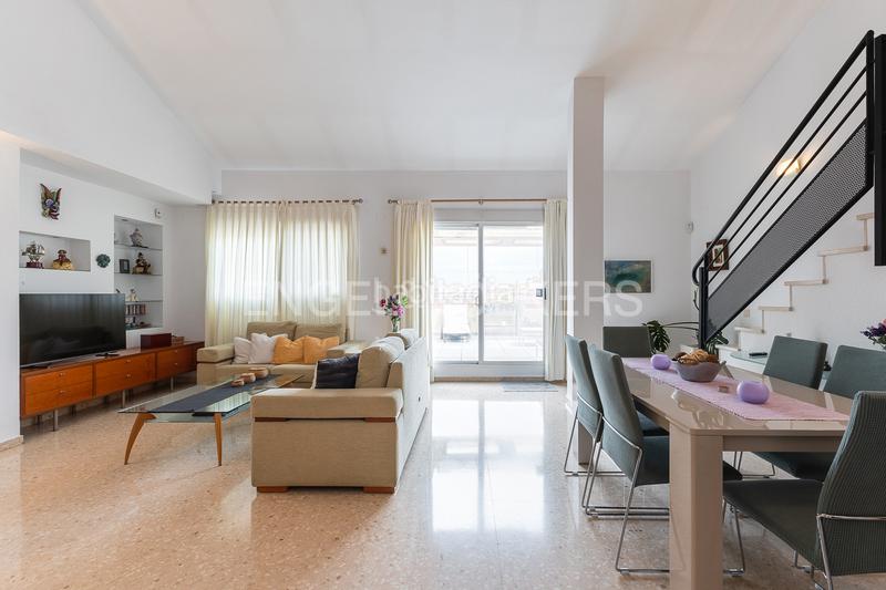 Foto b10d8e32-a02d-476d-8b16-f8e9dc2c49fd. Ático  dúplex con gran terraza en penyaroja en Valencia