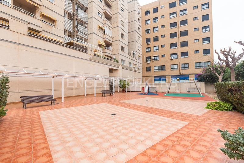 Foto c7724ebc-bb35-4919-8114-61227225ef3d. Ático  dúplex con gran terraza en penyaroja en Valencia