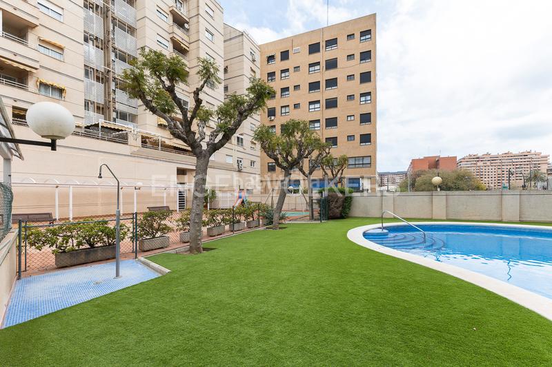 Foto d631f629-b260-4d7a-be1e-701069d64774. Ático  dúplex con gran terraza en penyaroja en Valencia