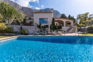 Masia  Penyaparda. Exclusiva villa de ensueño al pie del montgó  elegancia, confort