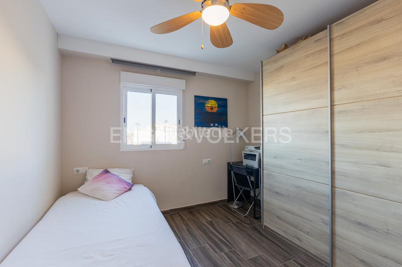 Foto 4d9d8ed9-f2dc-4921-8275-c7dc1d0075f1. Appartement avec chauffage parking piscine dans El Perellonet Valencia