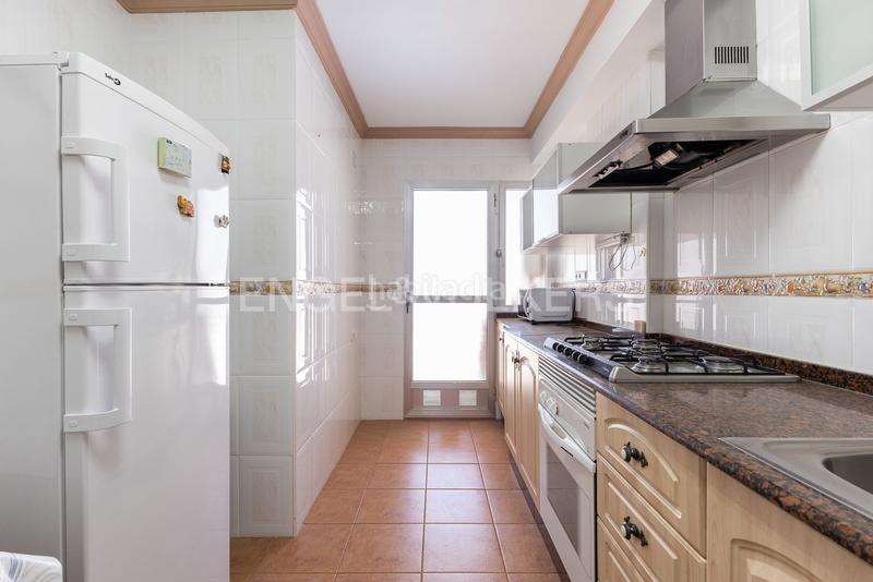 Foto 0976d3e3-43c1-4232-a35a-be2ded818aa0. Apartamento vivienda de 4 dormitorios en zona de cortes nas en Valencia