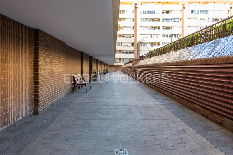 Foto 1a8011f6-0b23-4eab-b315-642e5152caff. Apartamento vivienda de 4 dormitorios en zona de cortes nas en Valencia