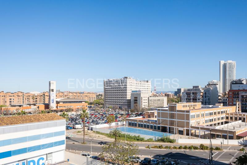 Foto 28ac0b09-a010-4022-9ec3-25db4f2f91a0. Apartamento vivienda de 4 dormitorios en zona de cortes nas en Valencia