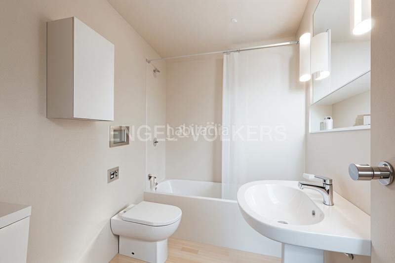 Foto 28d6a5fd-987a-4304-8d94-08dc5a9b00e4. Apartamento vivienda de 4 dormitorios en zona de cortes nas en Valencia