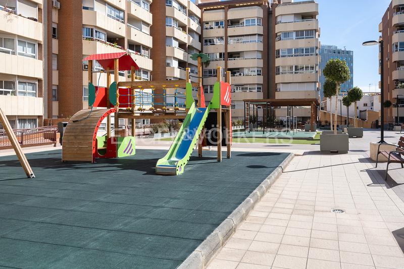 Foto 3cf23dce-3969-4cc6-8604-f3bbe39ea254. Apartamento vivienda de 4 dormitorios en zona de cortes nas en Valencia