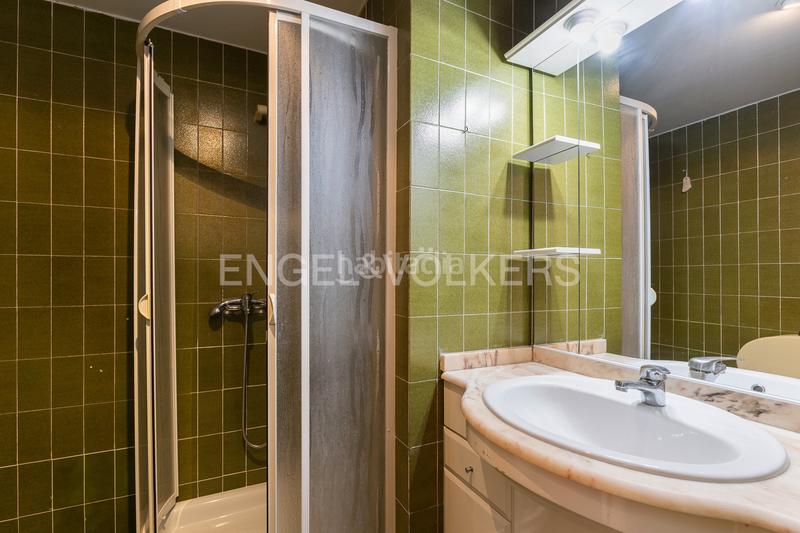 Foto 405ba1c0-5342-4b8d-b759-e4232ec769a0. Apartamento vivienda de 4 dormitorios en zona de cortes nas en Valencia