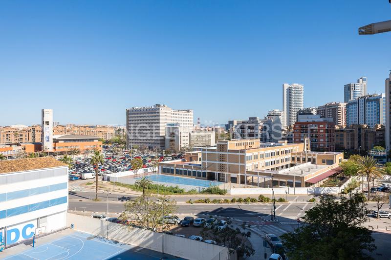 Foto 4e6a858c-94bf-4c5d-a9aa-340ff2b52ea8. Apartamento vivienda de 4 dormitorios en zona de cortes nas en Valencia