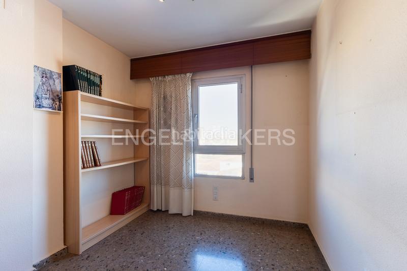 Foto 544b90f6-1c4b-4c5c-883d-e457a0dbce31. Apartamento vivienda de 4 dormitorios en zona de cortes nas en Valencia