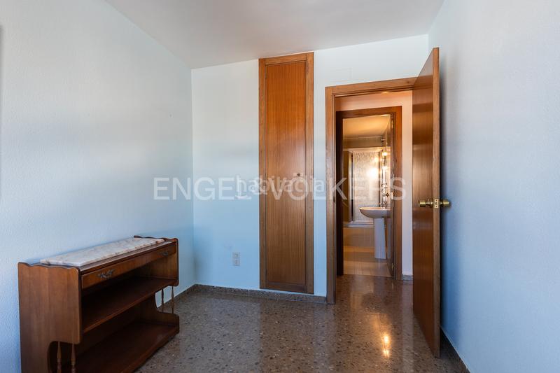 Foto 5c392690-7a60-457a-a88a-a70851504e3d. Apartamento vivienda de 4 dormitorios en zona de cortes nas en Valencia