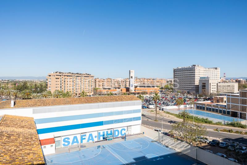 Foto 6c11c914-f2d4-4803-8ac5-d335d6c42396. Apartamento vivienda de 4 dormitorios en zona de cortes nas en Valencia