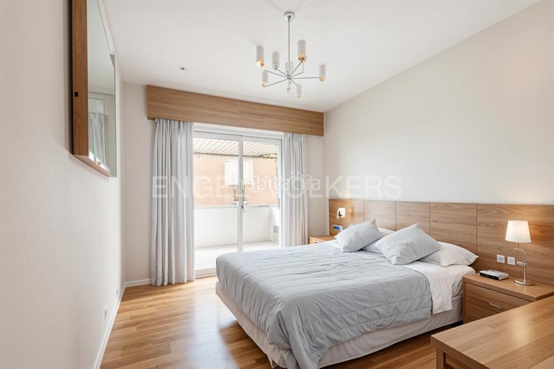 Foto 74c88822-09be-4a58-b602-72fc2ff14c8f. Apartamento vivienda de 4 dormitorios en zona de cortes nas en Valencia
