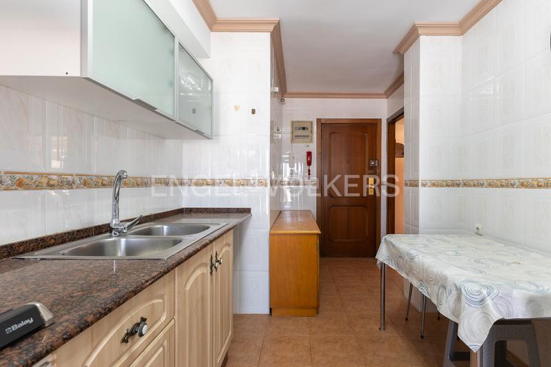 Foto 7f251b8d-198c-4ce6-b6b4-4f99c830d085. Apartamento vivienda de 4 dormitorios en zona de cortes nas en Valencia
