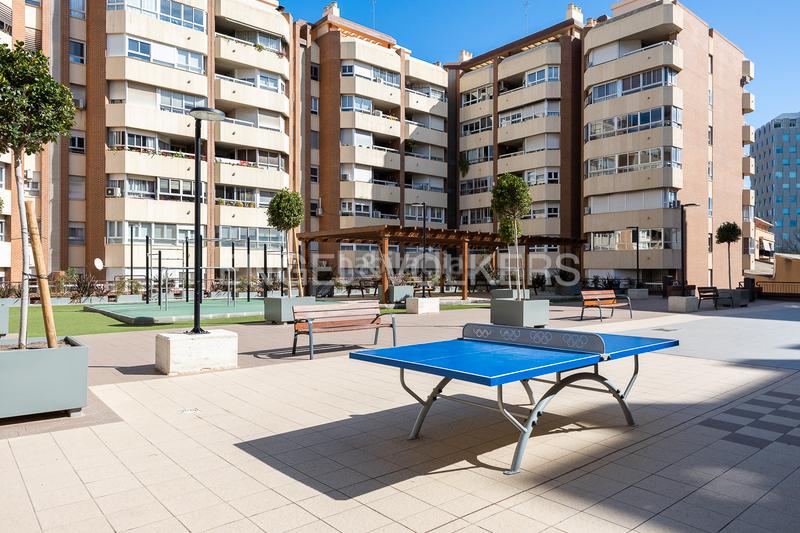 Foto 97ebbf70-c4a2-4a8a-b575-a43b4ff1706e. Apartamento vivienda de 4 dormitorios en zona de cortes nas en Valencia