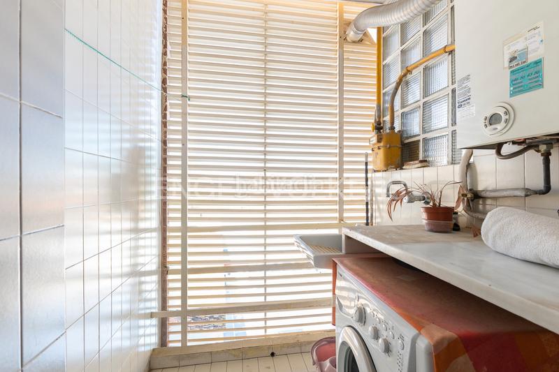 Foto e5f724c8-e204-43cf-b36f-1da409db2b61. Apartamento vivienda de 4 dormitorios en zona de cortes nas en Valencia