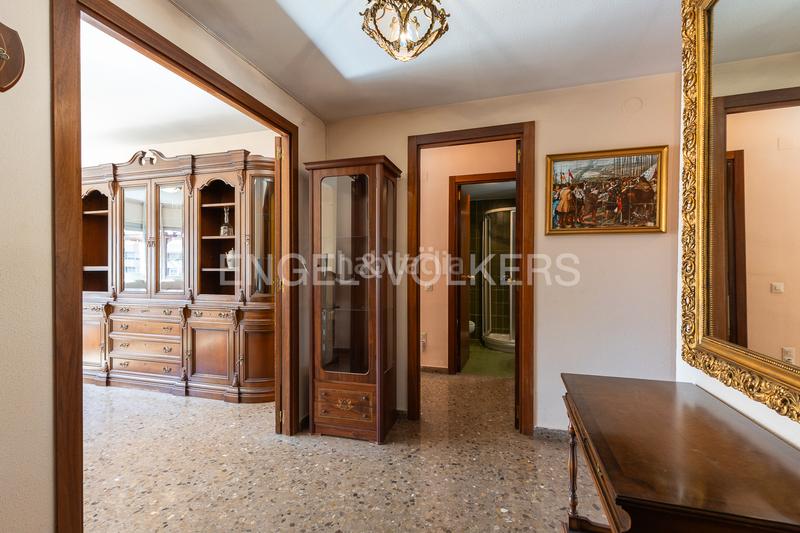 Foto e7d226a5-a3d2-455c-b48a-869460b4a7b5. Apartamento vivienda de 4 dormitorios en zona de cortes nas en Valencia