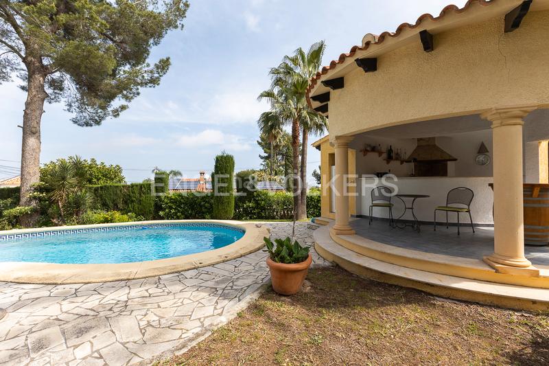 Foto 23d39fd9-c006-4cd1-a50e-e3725f4f00ee. Casa propiedad exclusiva con vistas, piscina climatizada y jardín en Dénia
