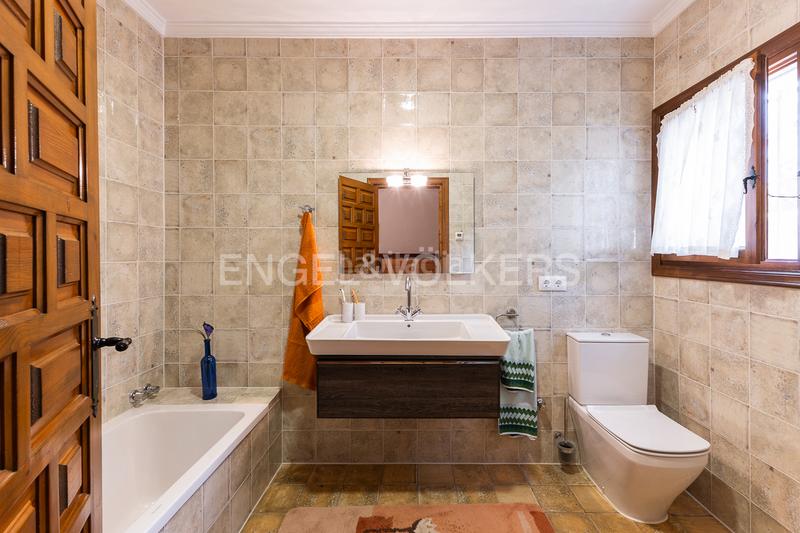 Foto 32a128b0-1e6d-43e9-b8aa-c1e726967af3. Casa propiedad exclusiva con vistas, piscina climatizada y jardín en Dénia