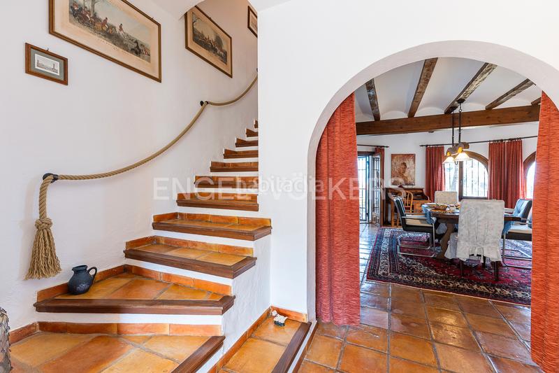 Foto 35a619d3-66da-4f27-828b-97760a2dad1a. Casa propiedad exclusiva con vistas, piscina climatizada y jardín en Dénia