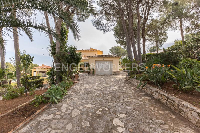 Foto 4dc049eb-ec4e-467a-ab5e-104a8d0f82a1. Casa propiedad exclusiva con vistas, piscina climatizada y jardín en Dénia