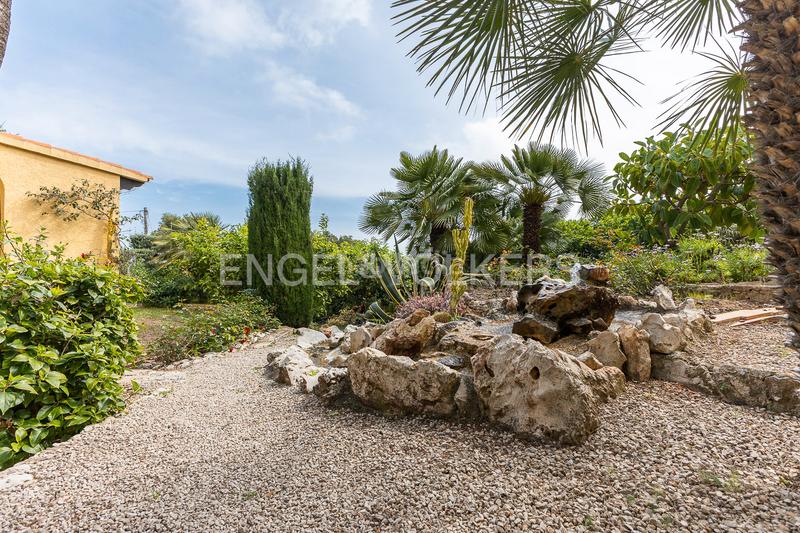 Foto 6a7cb056-5dcb-4e42-ab88-56c02677fa99. Casa propiedad exclusiva con vistas, piscina climatizada y jardín en Dénia