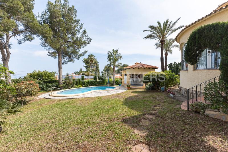 Foto 6fd7a94d-4d3d-4258-8188-d4a85fed3abd. Casa propiedad exclusiva con vistas, piscina climatizada y jardín en Dénia
