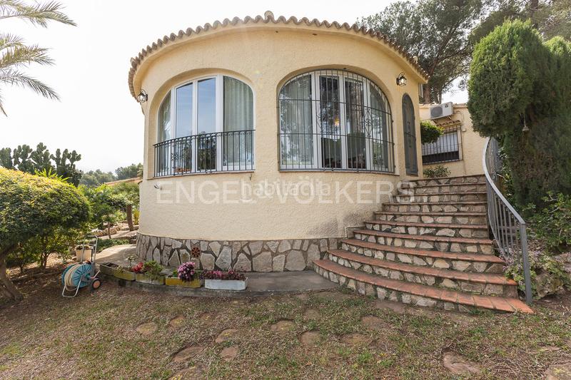 Foto 70f22d9a-ccac-4718-b7c3-54d7106a21e3. Casa propiedad exclusiva con vistas, piscina climatizada y jardín en Dénia